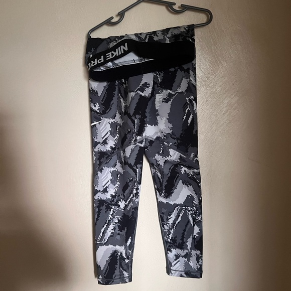 Nike Pro Women’s Hyperwarm Urban Camo Pants - Picture 2 of 3